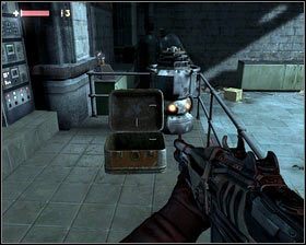 Powinniśmy znaleźć 5xE99 , magnetofon , notatkę [1], pakiet medyczny oraz amunicję do Kasimova wewnątrz skrzyni [2] - - Dzielnica Robotnicza (10) | Opis przejścia Singularity - Singularity - poradnik do gry