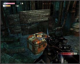 Po kilku krokach Katia zacznie otwierać blokujące drogę drzwi, a naszym zadaniem będzie zabicie nadbiegających stworów - - Ośrodek badawczy 2010 (5) | Opis przejścia Singularity - Singularity - poradnik do gry