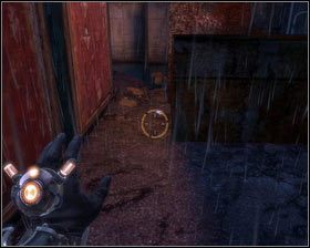 Podobne pudła znajdziemy po drugiej stronie torów [1], między którymi porzucono fiolkę E99 [2] - - Doki centralne (1) | Opis przejścia Singularity - Singularity - poradnik do gry