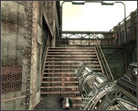 Możemy teraz ponownie zalać plac, a następnie wskakując na drewniane pudło [1], dostać się na drugą stronę metalowej kładki [2] - - Kompleks przetwórczy (3) | Opis przejścia Singularity - Singularity - poradnik do gry