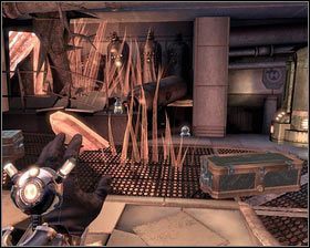 Tuż obok stoi również modyfikator , a kawałek dalej skrzynia z amunicją [1] - - Laboratoria osobliwości (1) | Opis przejścia Singularity - Singularity - poradnik do gry