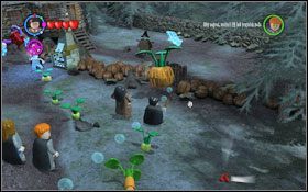 By przejść przez bramę ponownie przewieś kwiatek na drugi haczyk #1 - Zamek Hogwart #6 | Opis przejścia - Rok 3 | LEGO Harry Potter Lata 1-4 - LEGO Harry Potter Lata 1-4 - poradnik do gry