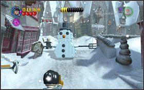 Po prawej stronie powstaną schody - wejdź po nich na gorę, a następnie po drabince - Hogsmeade | Opis przejścia - Rok 3 | LEGO Harry Potter Lata 1-4 - LEGO Harry Potter Lata 1-4 - poradnik do gry