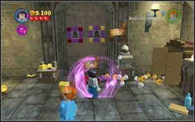 Wykorzystaj małą pochodnię (WL ), która trzyma posąg po lewej stronie na diabelskich sidłach, w które zaplątany jest klucz #1 - Koniec psot | Opis przejścia - Rok 3 | LEGO Harry Potter Lata 1-4 - LEGO Harry Potter Lata 1-4 - poradnik do gry