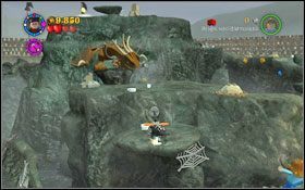 Trzeci pozyskasz ze szczątek węża po lewej stronie #1 - użyj na nim magii - Pierwsze zadanie | Opis przejścia - Rok 4 | LEGO Harry Potter Lata 1-4 - LEGO Harry Potter Lata 1-4 - poradnik do gry