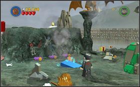 Gdy znajdziesz się na ostatniej użyj beczki z wodą (WL ) by ugasić płomienie #1 - Pierwsze zadanie | Opis przejścia - Rok 4 | LEGO Harry Potter Lata 1-4 - LEGO Harry Potter Lata 1-4 - poradnik do gry