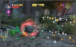 Draco (Hogwart): Po ułożeniu schodów z klocków znajdziesz tam czarną kulę, na której użyj (DM ) - Zakazany Las | Bonusy - Rok 1 | LEGO Harry Potter Lata 1-4 - LEGO Harry Potter Lata 1-4 - poradnik do gry