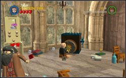 Gryffindor (czerwony): Na tyłach drugiego pokoju w szpitalu znajdziesz sejf - użyj postaci z kluczem - Plan Zgredka | Bonusy - Rok 2 | LEGO Harry Potter Lata 1-4 - LEGO Harry Potter Lata 1-4 - poradnik do gry