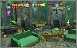 Ron (w barwach Slytherinu): W drugiej części pokoju wspólnego znajdziesz zamknie biurko - otwórz je zaklęciem (RD ) - Crabbe i Goyle | Bonusy - Rok 2 | LEGO Harry Potter Lata 1-4 - LEGO Harry Potter Lata 1-4 - poradnik do gry