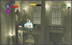 Gryffindor (czerwony): Podczas retrospekcji, w pierwszym pomieszczeniu znajdziesz sześć zbroi - użyj na nich zaklęcia (WL ) - Dziennik Toma Riddlea | Bonusy - Rok 2 | LEGO Harry Potter Lata 1-4 - LEGO Harry Potter Lata 1-4 - poradnik do gry