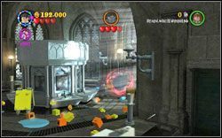 Jęcząca Marta: W łazience, po prawej stornie znajdziesz gablotę, którą zniszcz (DM ) - Dziennik Toma Riddlea | Bonusy - Rok 2 | LEGO Harry Potter Lata 1-4 - LEGO Harry Potter Lata 1-4 - poradnik do gry