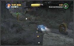 Gryffindor (czerwony): Podczas jazdy samochodem na swej drodze natrafisz na pięć skrzyń - po prostu wjedź na nie - Śladem pająków | Bonusy - Rok 2 | LEGO Harry Potter Lata 1-4 - LEGO Harry Potter Lata 1-4 - poradnik do gry