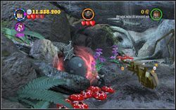 Hufflepuff (żółty): Podczas walki z ogromnym pająkiem, po lewej znajdziesz czarną kulę - zniszcz ją zaklęciem (DM ) - Śladem pająków | Bonusy - Rok 2 | LEGO Harry Potter Lata 1-4 - LEGO Harry Potter Lata 1-4 - poradnik do gry