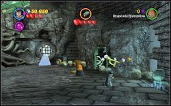 Slytherin (zielony): Po wypuszczeniu Feniksa i trafieniu bazyliszka, pojawia się trzy instrumentu - po prawej trąbka i skrzypce, po lewej akordeon - Bazyliszek | Bonusy - Rok 2 | LEGO Harry Potter Lata 1-4 - LEGO Harry Potter Lata 1-4 - poradnik do gry