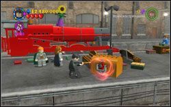 Stan Shunpike: Na stacji znajdziesz dużą skrzynię z kłódką, na której użyj zaklęcia (DM ) - Wieści z Azkabanu | Bonusy - Rok 3 | LEGO Harry Potter Lata 1-4 - LEGO Harry Potter Lata 1-4 - poradnik do gry
