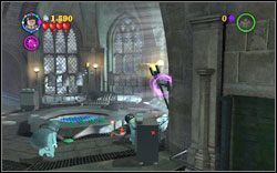 Hufflepuff (żółty): Użyj zaklęcia (WL ) na trzech pochodniach w łazience - Tajemnica jaja | Bonusy - Rok 4 | LEGO Harry Potter Lata 1-4 - LEGO Harry Potter Lata 1-4 - poradnik do gry