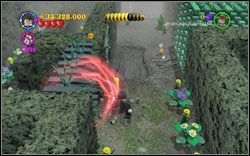 Revenclaw (niebieski): Tuż po rozpoczęciu labiryntu, po lewej znajdziesz ścianę, którą możesz zniszczyć zaklęciem (DM) - Powrót Czarnego Pana | Bonusy - Rok 4 | LEGO Harry Potter Lata 1-4 - LEGO Harry Potter Lata 1-4 - poradnik do gry