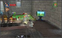 Pani Mason: Użyj magii na odkurzaczu - 9. Pokój zabaw | Bonusy - Hogwart | LEGO Harry Potter Lata 1-4 - LEGO Harry Potter Lata 1-4 - poradnik do gry