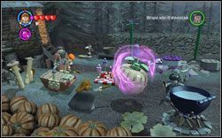 Kiedy wyłożysz jedzenie z kosza, ponownie użyj zaklęcia (WL ) na koszu - uczeń wyrzuci ziarno - 25. Ogród Hagrida | Bonusy - Hogwart | LEGO Harry Potter Lata 1-4 - LEGO Harry Potter Lata 1-4 - poradnik do gry