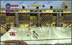 Wskocz na ławkę przy namiocie, druga postać wykorzysta (WL ) aby wynieść Cię na górę - 26. Wejście na boisko Quidditch | Bonusy - Hogwart | LEGO Harry Potter Lata 1-4 - LEGO Harry Potter Lata 1-4 - poradnik do gry