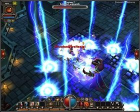 Oprócz tego strzela również błyskawicami [1] oraz przyzywa potężne promienie energii uderzające w ziemię dookoła siebie [2] - - Nekropolia - poziomy 5-8 (2) | Opis przejścia Torchlight - Torchlight - poradnik do gry