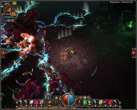 Oprócz przyzywania wsparcia, boss potrafi również strzelać kulami ognia [1], a także uderzać w ziemię tworząc silne wstrząsy [2] - - Czarny Pałac - poziomy 30-35 (2) | Opis przejścia Torchlight - Torchlight - poradnik do gry