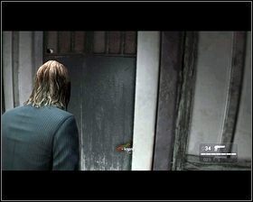 Kawałek dalej dotrzemy do wypełnionego skrzyniami magazynu [1], gdzie po prawej stronie znajdziemy biuro poszukiwanego Hsinga [2] - Rozdział 3 - Krew, pot i łzy (2) - Opis przejścia - Kane & Lynch 2: Dog Days - poradnik do gry