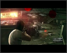 Idąc cały czas prosto dojdziemy do zaśmieconego dziedzińca, na którym czekają na nas kolejne oddziały policji - Rozdział 4 - Wyciszenie (1) - Opis przejścia - Kane & Lynch 2: Dog Days - poradnik do gry