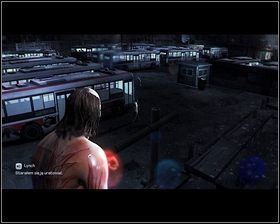 Będąc na zewnątrz wchodzimy na pobliskie schody [1], z których rozciąga się widok na parking autobusów [2] - Rozdział 6 - Tysiąc cięć (1) - Opis przejścia - Kane & Lynch 2: Dog Days - poradnik do gry