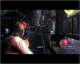 Po oczyszczeniu lokalu wychodzimy na zewnątrz [1] i biegniemy wzdłuż ulicy, kończąc w ten sposób etap [2] - Rozdział 6 - Tysiąc cięć (2) - Opis przejścia - Kane & Lynch 2: Dog Days - poradnik do gry