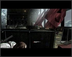 Podczas starcia szczególnie uważamy na prawą stronę pomieszczenia [1], skąd bardzo łatwo nas namierzyć - Rozdział 10 - Zmartwychwstanie (2) - Opis przejścia - Kane & Lynch 2: Dog Days - poradnik do gry