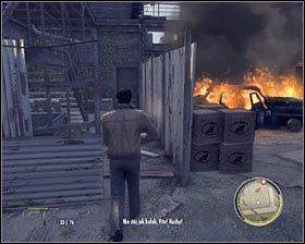 Uważaj, bo wkrótce w alejkę wjedzie jeden z samochodów - Rozdział 12 - Dar morza (1) | Opis przejścia Mafia II - Mafia II - poradnik do gry