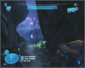 Na przeciwników natkniesz się dopiero po wyjściu z wąskiego przesmyku pomiędzy skałami - Etap IV- Nightfall (2) | Opis przejścia Halo Reach - Halo: Reach - poradnik do gry