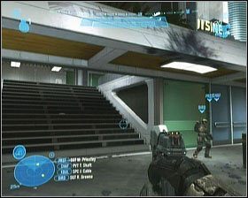 Po wyjściu na zewnątrz kierujemy się w prawą stronę i schodzimy ze schodów, poczym od razu kierujemy się na kolejne po drugiej stronie - Etap VII- Exodus (1) | Opis przejścia Halo Reach - Halo: Reach - poradnik do gry