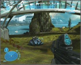 Twoim nowym zadaniem jest zadziałanie na dwóch przełącznikach, znajdujących się w dwóch bazach połączonych pomostem (południowej i północnej) - Etap VII- Exodus (3) | Opis przejścia Halo Reach - Halo: Reach - poradnik do gry