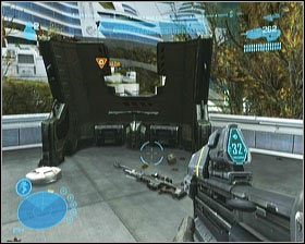 Teraz wystarczy już tylko wcisnąć ostatni guzik w pobliskim budynku - Etap VII- Exodus (3) | Opis przejścia Halo Reach - Halo: Reach - poradnik do gry