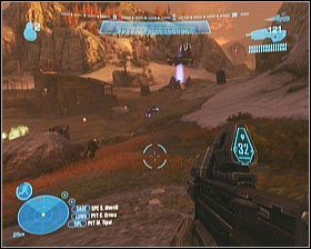 Zeskocz na dół do wody i mijając zalany budynek (wchodząc do niego, na piętro, staniesz się łatwym celem) rozpocznij ostrzał przeciwników - Etap IX- The Package (1) | Opis przejścia Halo Reach - Halo: Reach - poradnik do gry