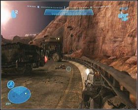 Osoby nie zainteresowane osiągnięciem mogą zejść na dół ścieżką po prawej stronie - Etap X- The Pillar of Autumn (1) | Opis przejścia Halo Reach - Halo: Reach - poradnik do gry