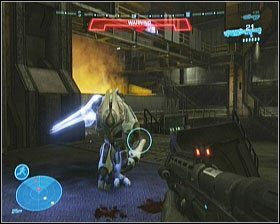 Nim jednak tam dotrzesz, musisz pokonać metalową kładkę na parterze - Etap X- The Pillar of Autumn (3) | Opis przejścia Halo Reach - Halo: Reach - poradnik do gry