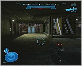 Składa się na nią budynek po lewej (zdjęcie lewe), lądowiska (w tym trawiaste) oraz piwnice (zdjęcie prawe) - Etap X- The Pillar of Autumn (3) | Opis przejścia Halo Reach - Halo: Reach - poradnik do gry