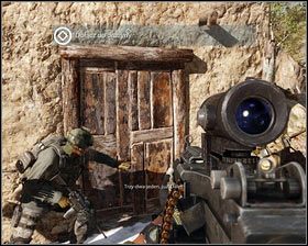 Przed drewnianymi drzwiami [1] czekamy na resztę kompanów [2], a następnie wchodzimy do środka - Brzuch bestii (1) | Opis przejścia Medal of Honor - Medal of Honor - poradnik do gry