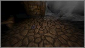 W laboratorium będzie ciemno więc nie ociągamy się [1] - schodzimy schodami i obracamy się w prawo - Amnesia Mroczny Obłęd: Entrance Hall - Laboratory | Opis przejścia - Amnesia: Mroczny Obłęd - poradnik do gry