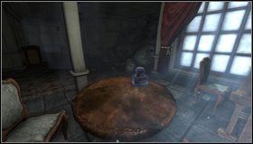 Znajdziemy się w długiej i dużej komnacie z obrazami i dużymi oknami - Amnesia Mroczny Obłęd: Entrance Hall - Archives | Opis przejścia - Amnesia: Mroczny Obłęd - poradnik do gry