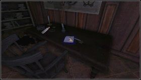 Trafimy do kolejnych komnat - w pierwszej na stoliku jest tajemniczy pojemnik - Amnesia Mroczny Obłęd: Back Hall - Study | Opis przejścia - Amnesia: Mroczny Obłęd - poradnik do gry