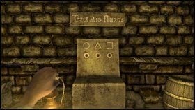 Teraz zbiegamy schodami w dół i na półpiętrze wchodzimy przez drzwi - Amnesia Mroczny Obłęd: Back Hall - Machine Room | Opis przejścia - Amnesia: Mroczny Obłęd - poradnik do gry