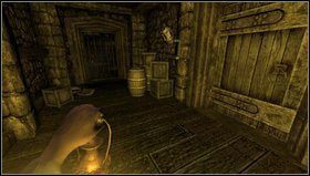 Trzymamy się lewej ściany - dotrzemy pod zamkniętą bramę z napisem To Cistern Entrance - Amnesia Mroczny Obłęd: Prison (Northern Block) | Opis przejścia - Amnesia: Mroczny Obłęd - poradnik do gry