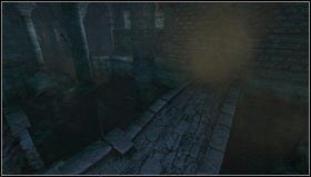 Dotrzemy do zaworu w rogu pomieszczenia - bierzemy tu notatkę i przekręcamy mechanizm - Amnesia Mroczny Obłęd: Entrance to the Cistern 2 | Opis przejścia - Amnesia: Mroczny Obłęd - poradnik do gry