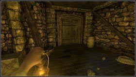 W środku jest kilka przedmiotów, w tym notatka i cysterna z paliwem do lampy (przełączniki na razie nie działają - zapamiętujemy jednak to miejsce) - Amnesia Mroczny Obłęd: Nave 1 | Opis przejścia - Amnesia: Mroczny Obłęd - poradnik do gry