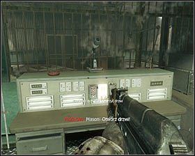 Absolutnym priorytetem jest umożliwienie reszcie więźniów przedostanie się do tego pomieszczenia - Workuta (2) | Opis przejścia gry | Call of Duty Black Ops - Call of Duty: Black Ops - poradnik do gry