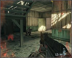Radzę pozostać tu na chwilę, bo możesz zostać ostrzelany przez wartowników stojących na górze - Workuta (2) | Opis przejścia gry | Call of Duty Black Ops - Call of Duty: Black Ops - poradnik do gry